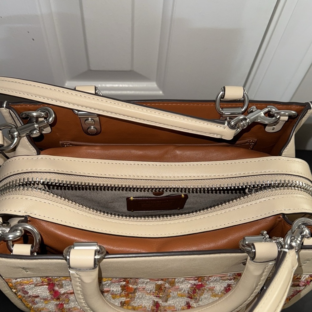 Must Go! Rouge Tweed Coach 25 - Picture 2 of 5